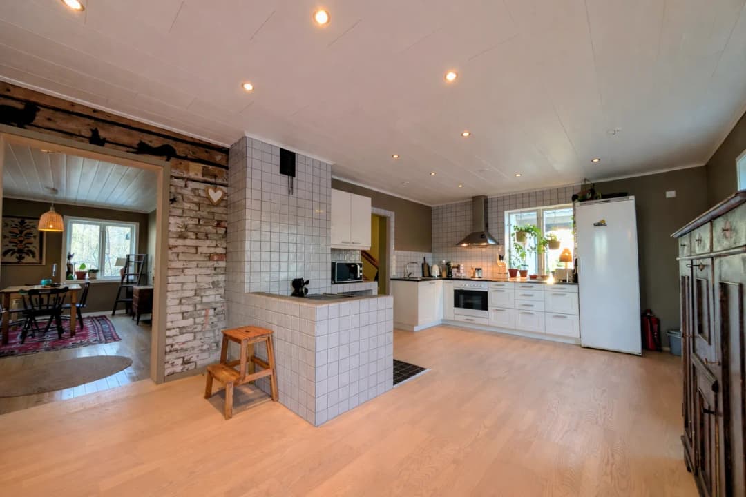 Bild av Hemtrevligt 20-talshus med generösa gårdsytor